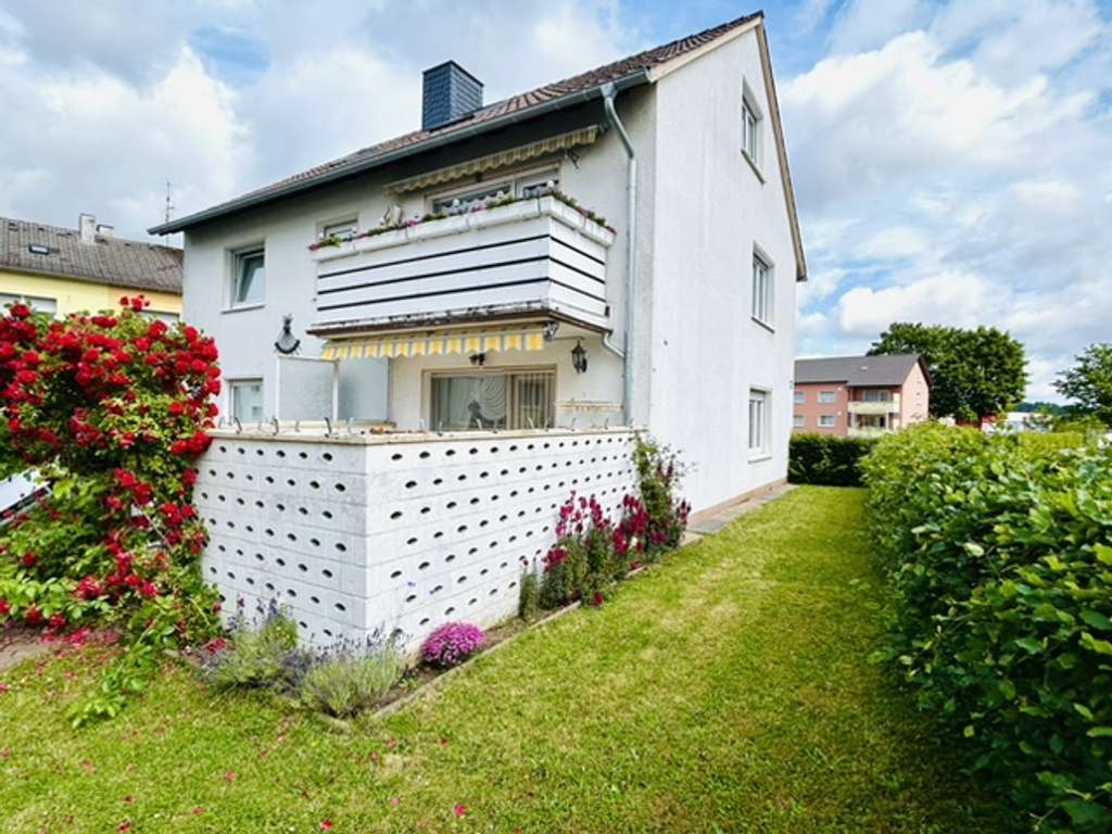 Attraktives 2-Fam-Haus (teilverm.) in zentraler Lage Nähe Sauerlandpark!