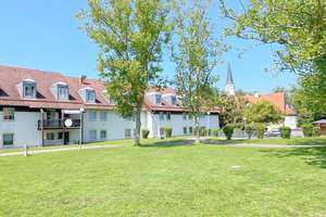 Renovierte DG-Wohnung in ruhiger grüner Lage mitten im historischen Ortskern von Riem, Whg.-Nr. 201