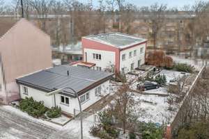 Neuwertiges Mehrfamilienhaus in Berlin-Tegel als perfekte Kapitalanlage mit Baupotential