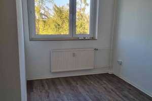 Sonnige 3-Raumwohnung mit Balkon und Badewanne! – Jessener Str. 25, 1257 Dresden – Vorschaubild 5