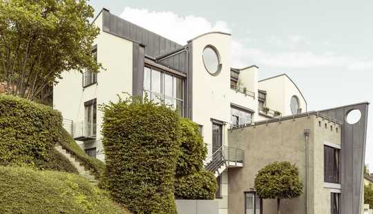 Bild von Architektenvilla mit großzügigem Wohnambiente, separatem Office, Spa, Weinkeller und Panoramablick