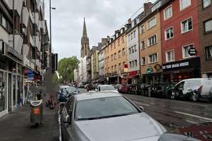 Zentraler geht es nicht: 2-Zimmer-DG-Wohnung nahe Uni Köln 
