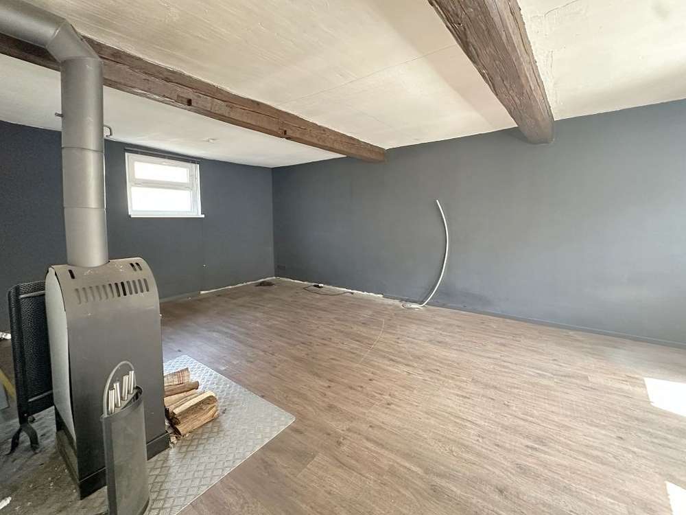 Immobilie in Böhl-Iggelheim - Spitzenpreis: Renovierungsbedürftiges Haus mit großem Grundstück, Innenhof und ausbaufähiger Scheune - Bild 3