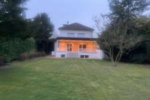 "Stadtvilla"-Feeling in Dinslaken-Stadtmitte – Einfamilienhaus mit traumhaftem Garten und Terrasse – wilhelmlantermannstrasse 86, 46535 Dinslaken – Vorschaubild 2