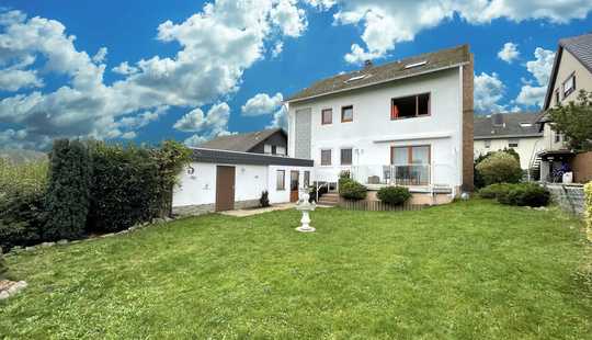 Bild von SCHWIND IMMOBILIEN - Ein Juwel in Bestlage: 3-FH mit Blick & Potenzial
