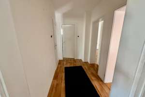 Charmantes Zweifamilienhaus mit großem Grundstück und Garage in ruhiger Lage von Affing – Die vollständige Adresse der Immobilie erhältst du vom Anbieter., 86444 Affing – Vorschaubild 9
