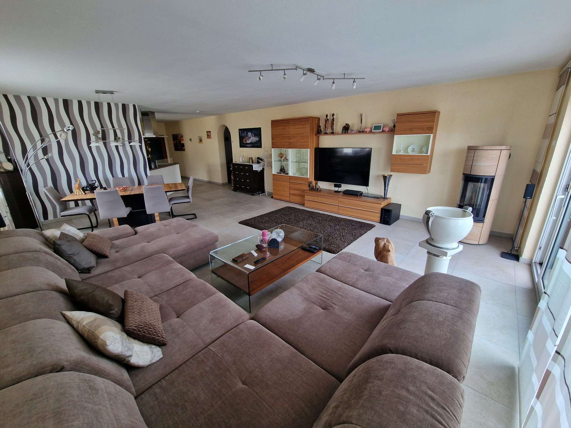 Immobilie in Ronneburg - Exklusives Immobilienangebot: Traumwohnung mit atemberaubender Dachterrasse! - Bild 1