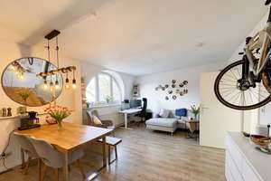 Gemütliche 2-Zimmer-Wohnung in Endetage über den Dächern von Altona-Altstadt in Hamburg – Die vollständige Adresse der Immobilie erhältst du vom Anbieter., 22767 Altona-Altstadt, Hamburg – Vorschaubild 1