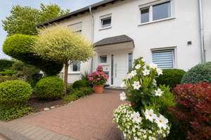 Charmantes Reihenmittelhaus in bester Wohnlage von Köln-Lövenich mit Garage und neuwertiger Küche