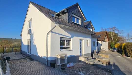 Bild von **Neubau-Erstbezug in Stadecken-Elsheim** Luxuriöse Doppelhaushälfte in gewachsener 1-A Wohnla
