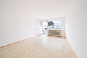 Gut geschnittene 2-Zimmer-Dachgeschosswohnung mit Süd-Balkon und Blick ins Grüne - frei verfügbar – Die vollständige Adresse der Immobilie erhältst du vom Anbieter., 81477 Solln, München – Vorschaubild 2