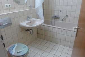 Vierfamilienhaus am Schmölderpark, Garten, drei PKW-Stellplätze, eine Wohnung frei – Die vollständige Adresse der Immobilie erhältst du vom Anbieter., 41239 Schmölderpark, Mönchengladbach – Vorschaubild 9