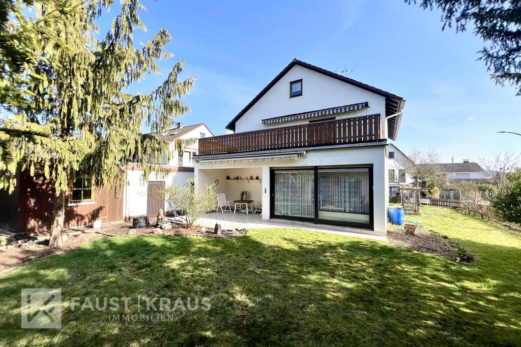 Immobilie in Obernburg am Main - Freistehendes Zweifamilienhaus mit Garten, Garage & Werkstatt in Obernburg - Bild 1