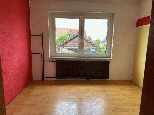 Immobilie in Miesitz - Wohnen auf einer Ebene - Großer sanierungbedürftiger Bungalow mit viel Potenzial - Bild 3