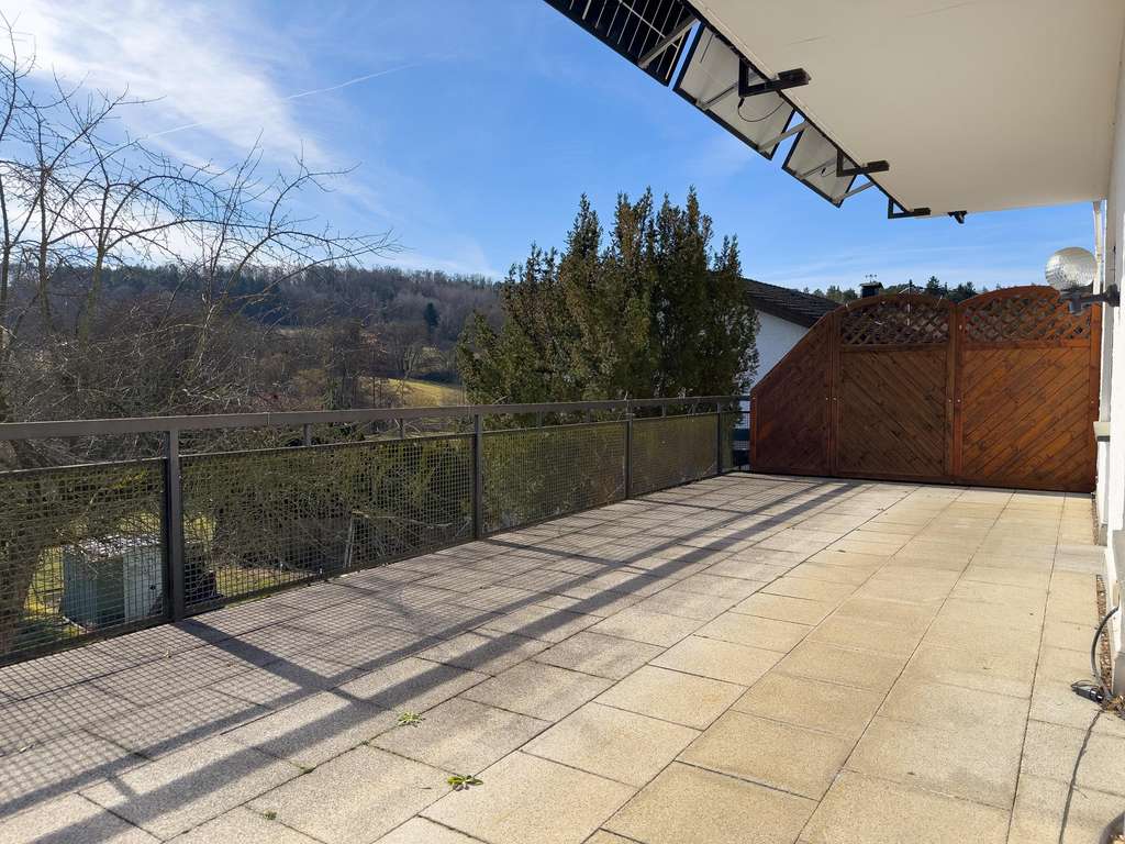 Immobilie in Aichtal - Großzügige Wohnung mit Terrasse, Balkon & zwei Hobbyräumen - Bild 4