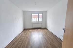 Drei Zimmer*Balkon*Modernes Badezimmer und Einbauküche – Albert-Keller-Straße 6, 6217 Merseburg – Vorschaubild 1