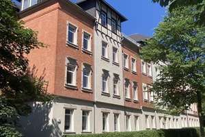 Große 2-Zimmer mit Laminat, Wannenbad, Stellplatz und Balkon in ruhiger Lage! EBK mgl. – Glösaer Straße 19, 9131 Ebersdorf, Chemnitz – Vorschaubild 4