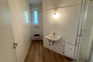 Frisch sanierte 2-Zimmer-Wohnung mit neuer Einbauküche & Tageslichtbad in Stadtfeld-Ost – Winckelmannstr. 29, 39108 Stadtfeld Ost, Magdeburg – Vorschaubild 5