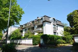 Helle 3 Zimmer-Wohnung im 1. OG mit Balkon in äußerst gepflegtem Mehrfamilien-haus * Nähe Arena * – Westparkstr. 89, 47803 Krefeld – Vorschaubild 1