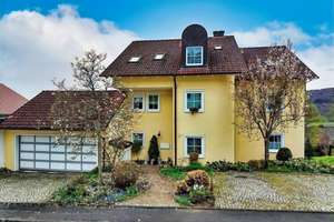 Exklusives Familienanwesen mit Einliegerwohnungen, Naturteich und außergewöhnlichem Raumkonzept – Die vollständige Adresse der Immobilie erhältst du vom Anbieter., 97708 Bad Bocklet – Vorschaubild 1