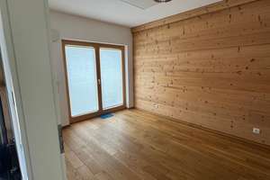 Einzigartiges und architektonisch beeindruckendes Reihenhaus mit Sauna und Garten – Die vollständige Adresse der Immobilie erhältst du vom Anbieter., 90542 Eckental – Vorschaubild 2