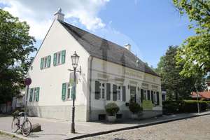 Weite. Wannsee. Wohngefühl. – Saniertes Haus mit großem Garten direkt am Wald