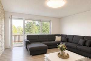 Stilvolle 2 Zimmer-Wohnung mit Balkon, TG-Stellplatz und Schwimmbad in Top-Lage - München Perlach – Die vollständige Adresse der Immobilie erhältst du vom Anbieter., 81737 Neuperlach, München – Vorschaubild 2