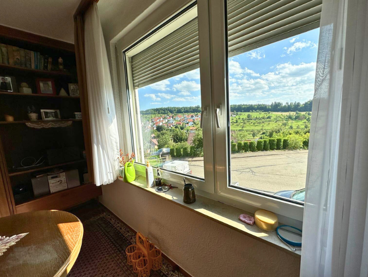 Immobilie in Bad Urach - Familienfreundliches Zuhause mit viel Platz, Garten und zwei Garagen - Bild 0