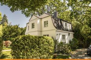 Understated elegance in Wannsee: Renovated hipped-roof villa with a sauna and swimming pond on a sun