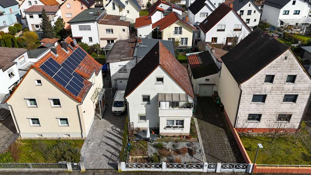 Immobilie in Viernheim - Mehrgenerationenwohnen oder Wohnen & Arbeiten! Vielseitiges Anwesen mit Garten& 2 Balkonen! - Bild 2