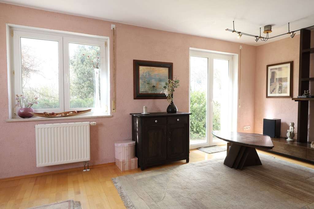 Immobilie in Haldenwang - Ruhe und Effizienz: Viel Platz 
Pelletheizung und Solarthermie - Bild 2