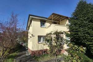 Sanieren und Gestalten: Geräumige 4,5-Zimmer-Doppelhaushälfte mit Garage auf Grundstück in Seenähe!
