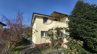 Sanieren und Gestalten: Geräumige 4,5-Zimmer-Doppelhaushälfte mit Garage auf Grundstück in Seenähe!