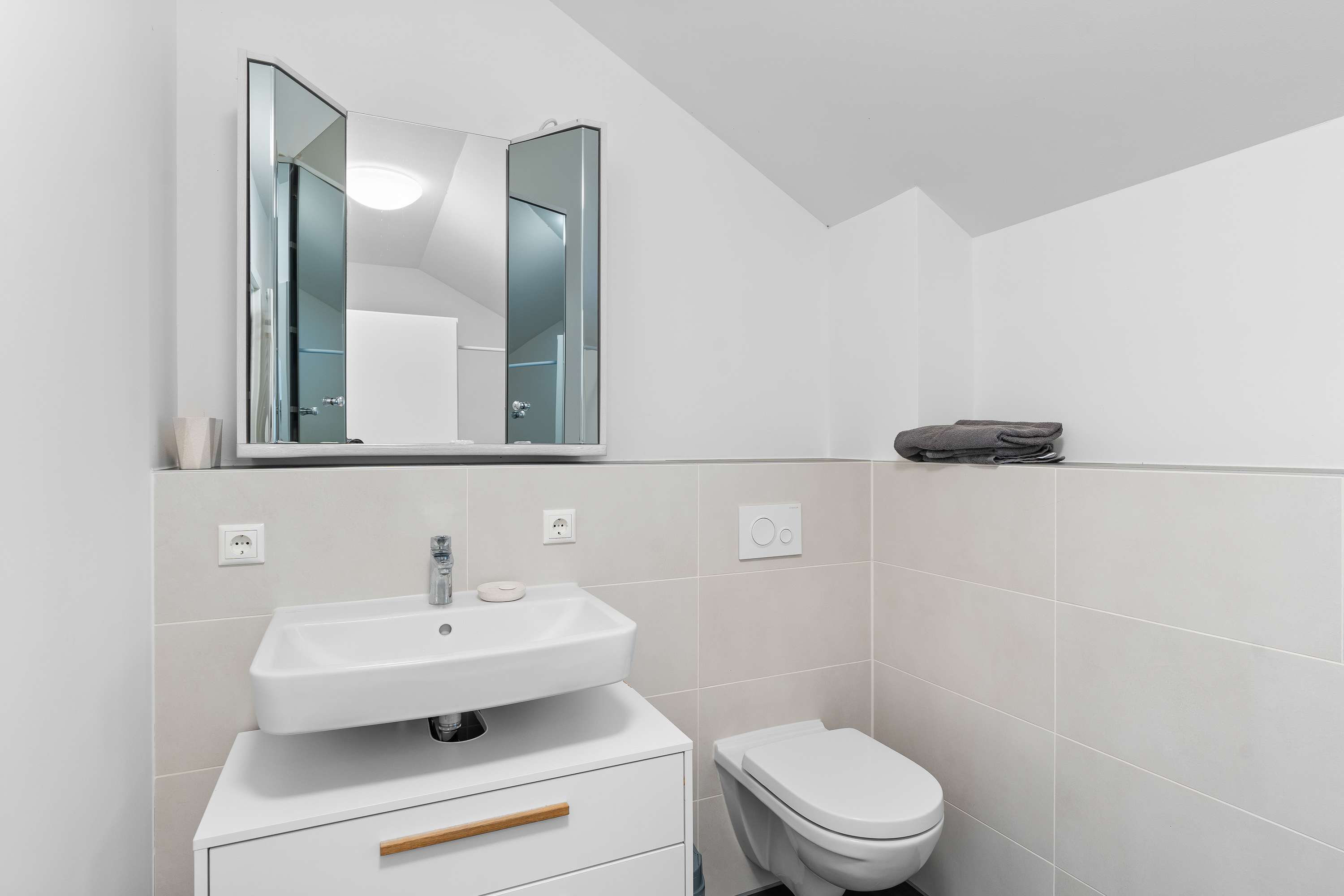 Immobilie in Postmünster - KHALIL WAKED IMMOBILIEN! Modernes ZFH sucht neue Eigentümer. - Bild 1