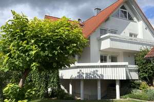 Gepflegtes Mehrfamilienhaus mit Ausblick in ruhiger Hanglage – – Die vollständige Adresse der Immobilie erhältst du vom Anbieter., 91330 Eggolsheim – Vorschaubild 2