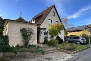 Einfamilienhaus mit angrenzenden Baugrundstück in besonders schöner Lage von Wolfenbüttel – Die vollständige Adresse der Immobilie erhältst du vom Anbieter., 38302 Wolfenbüttel – Vorschaubild 1