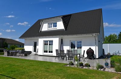 Exklusives Einfamilienhaus mit Pool mitten in Pantelitz