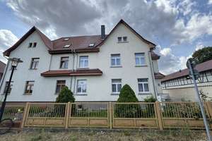 Mehrfamilienhaus mit drei Wohneinheiten, Garten und Garage