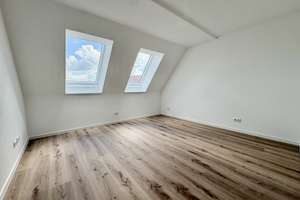 3-Zimmer-Dachgeschoss-WHG  -  Mitten in der Stadt!! – Sachaustraße 10, 24114 Südfriedhof, Kiel – Vorschaubild 9
