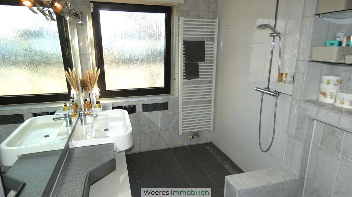 Immobilie in Grefrath - Architekten-Bungalow - Modernes Wohnen – generationenübergreifend gedacht - Bild 0