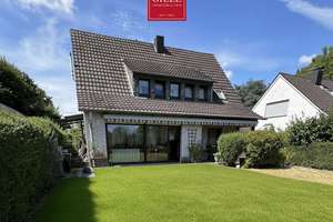 Neuss-Nixhütter Weg: Seltenheit! 4-Zimmer EG-Wohnung in Zweifamilienhaus mit großem Garten