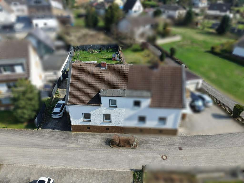 Immobilie in Niederzissen - Charmantes Einfamilienhaus mit viel Potenzial und schönem Garten!  - Bild 1