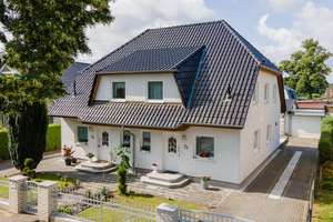 Mehrgenerationenwohnen/ Renditeimmo! Modernes Doppelhaus mit Nebengebäude und Garage in Werneuchen – Die vollständige Adresse der Immobilie erhältst du vom Anbieter., 16356 Werneuchen – Vorschaubild 3
