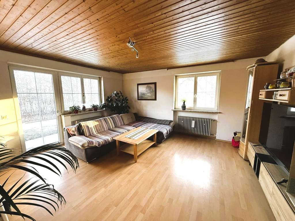 Immobilie in Kraiburg - Zweifamilienhaus in Weilerlage mit Freisitz, Werkstatt und Großgarage - Bild 1