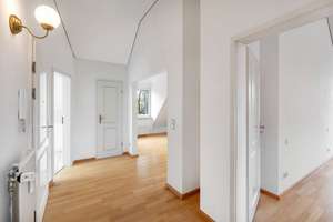 Im Dachgeschoss: Charmante 2-Zimmer-Wohnung mit Dachterrasse in ruhiger Lage – Die vollständige Adresse der Immobilie erhältst du vom Anbieter., 80997 Allach, München – Vorschaubild 7