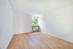 AIGNER - Frisch sanierte Maisonettewohnung mit Süd-Loggia in Milbertshofen – Die vollständige Adresse der Immobilie erhältst du vom Anbieter., 80807 Milbertshofen, München – Vorschaubild 3