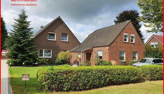 Bild von Zwei Einfamilienhäuser auf großem Grundstück in Hinrichsfehn/ Wiesmoor 
Mehrgenerationenwohnen le