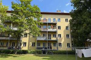 Renovierungsbedürftige 2-Zimmerwohnung mit Balkon in Prenzlauer Berg!