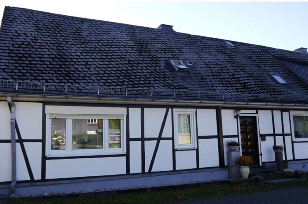 Immobilie in Bestwig - 5 Familienhaus mit großem Grundstück - Bild 1