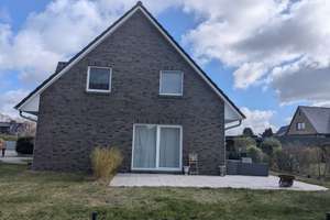 Energiespar-Juwel in Ellerau: Modernes Einfamilienhaus mit Solarheizung & 2 Stellplätzen – Die vollständige Adresse der Immobilie erhältst du vom Anbieter., 25479 Ellerau – Vorschaubild 3